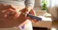 Anifrolumab en auto-injecteur : la FDA approuve le traitement à domicile du lupus