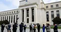 Fed hielt Zinssatz bei 5,5 % – hawkishes Signal und Risiken für 2026