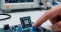 Čip USC pro edge computing v medicíně: synaptická plasticita