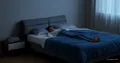 Protažení pod zátěžovou dekou: rituál pro spánek